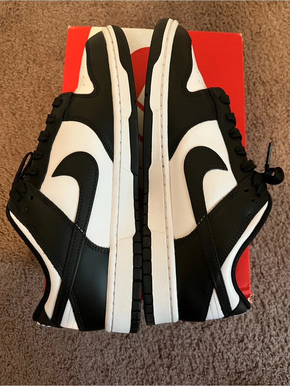 Nike Men’s Black and White Low-Top Sneakers
